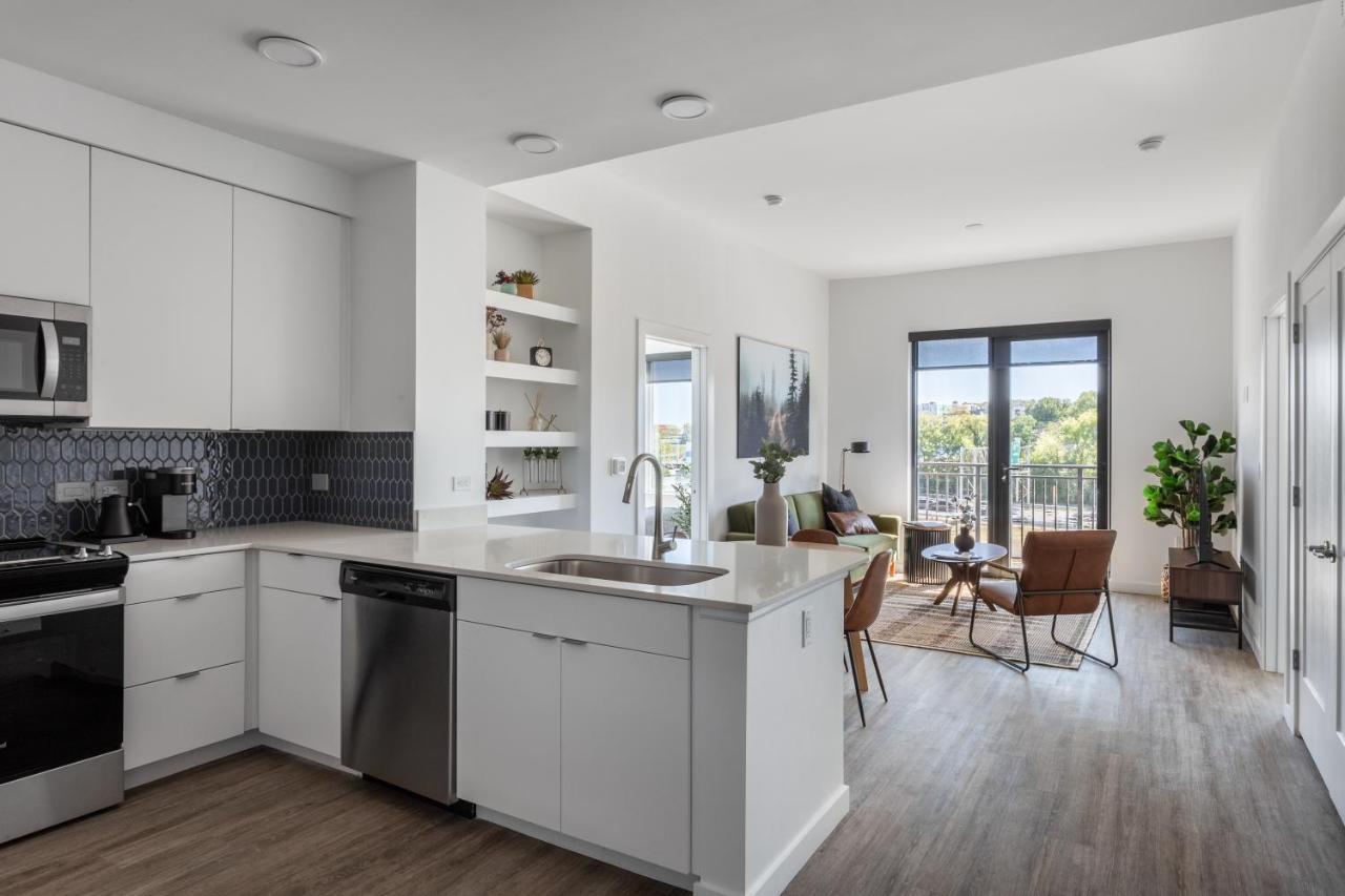 Two Bedroom Suite - King/Twin-Twin
